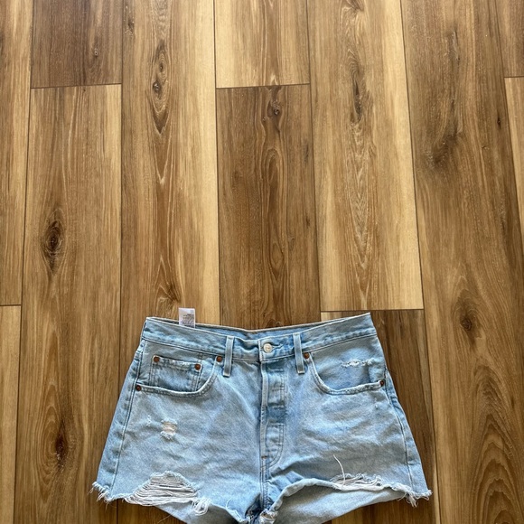 Levi's 501 light wash women’s jean shorts size W31 - Picture 2 of 5